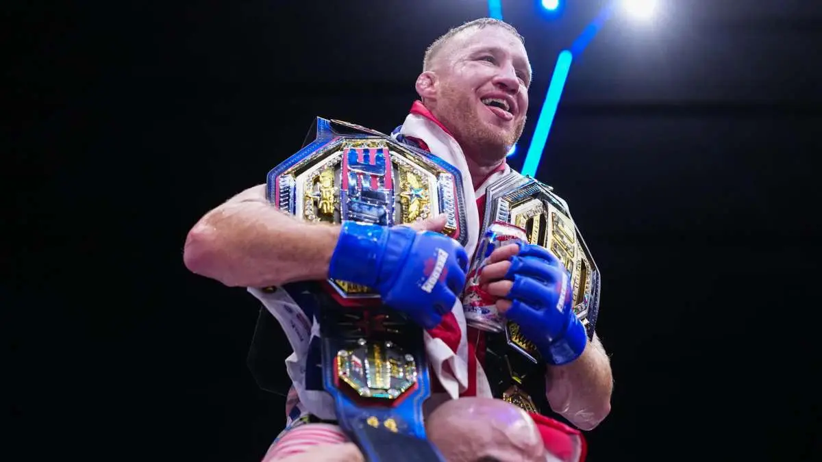 Чемпион UFC в лёгком весе