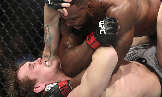 Видео боя: Даррен Тилл против Тайрона Вудли на UFC 228