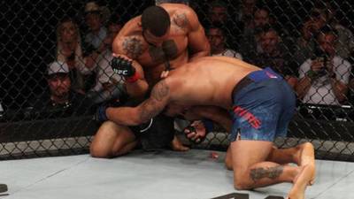 Видео боя: Тьяго Сантос против Эрика Андерса (UFC Fight Night 137)