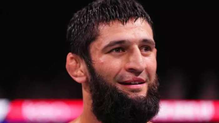 Хамзат Чимаев получил совет от бывшего чемпиона перед UFC 319 Хамзат Чимаев получил совет от бывшего чемпиона перед UFC 319