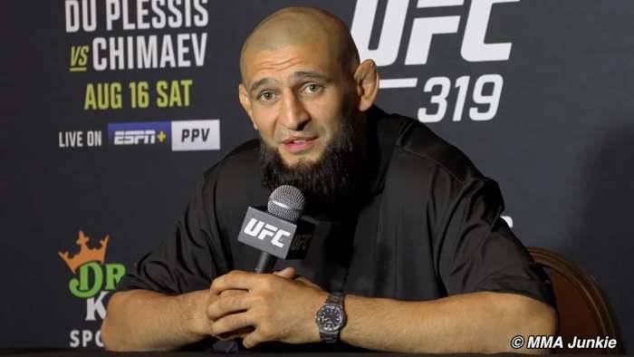 Чимаев перед UFC 319 не готов обсуждать бой за второй чемпионский титул Чимаев перед UFC 319 не готов обсуждать бой за второй чемпионский титул
