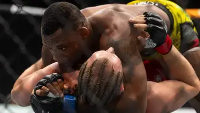 Камару Усман высказался о работе рефери в бою Волков - Алмейда на UFC 321