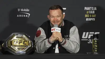 Видео: пресс-конференция после турнира UFC 323