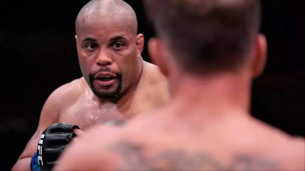 Кормье рассказал, о чем больше всего жалеет за свою карьеру в UFC