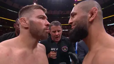 Дю Плесси назвал бойца, которому по силам победить Хамзата Чимаева