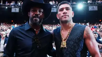 Алекс Перейра рассчитывает на бой против Джона Джонса после заключения нового контракта