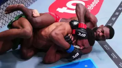 Стерлинг на примере боя с Волкановски объяснил в чем его разница с Махачевым