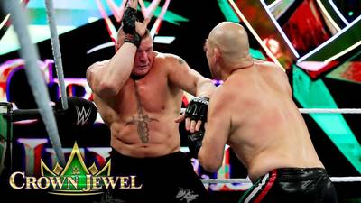 Видео: Брок Леснар победил Кейна Веласкеза на шоу WWE