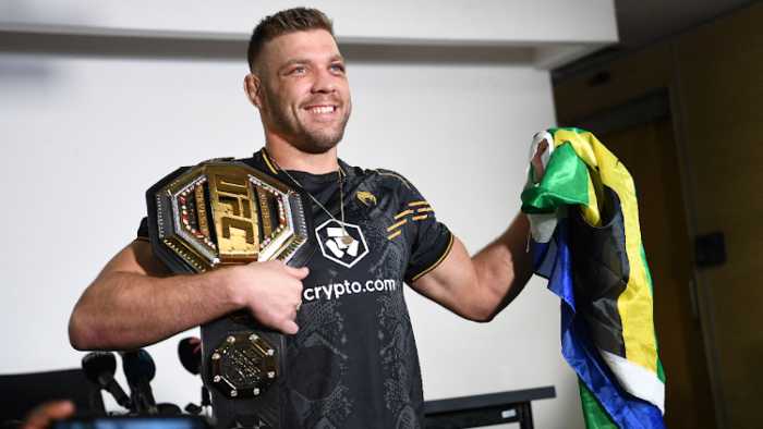 Дрикус Дю Плесси предложил устроить претендентский бой на титул UFC в среднем весе Дрикус Дю Плесси предложил устроить претендентский бой на титул UFC в среднем весе