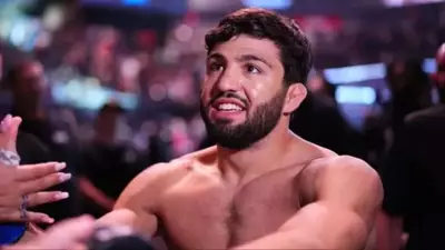 Кормье призывает UFC не менять планы на следующий бой Махачева
